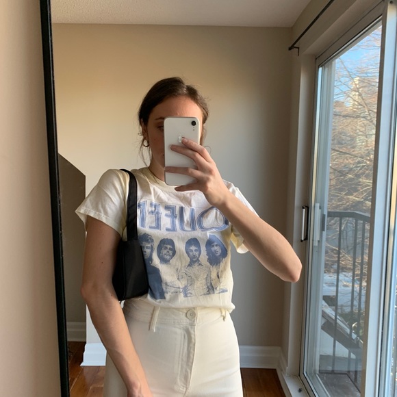 Meet your Posher, Lara - Picture 1 of 1